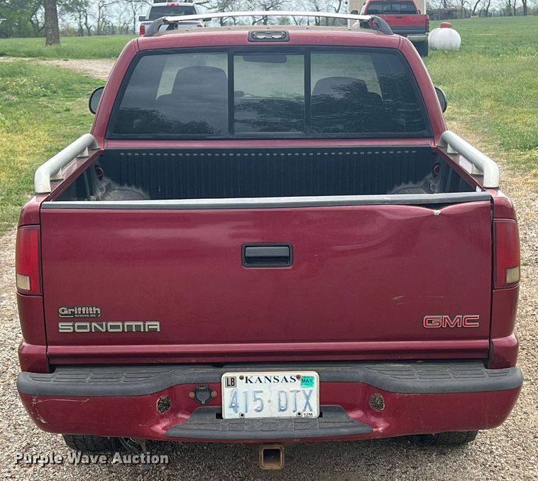 image for item MY9767 2003 GMC Sonoma  Crew Cab pickup truck