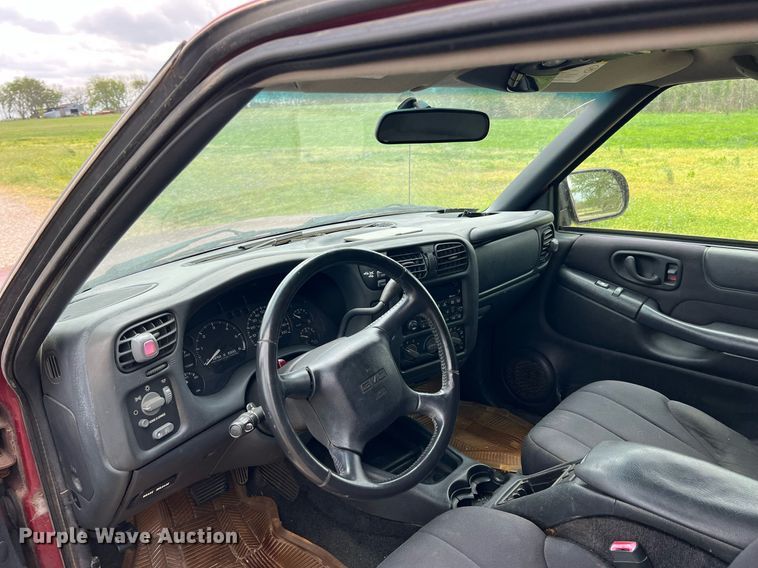 image for item MY9767 2003 GMC Sonoma  Crew Cab pickup truck