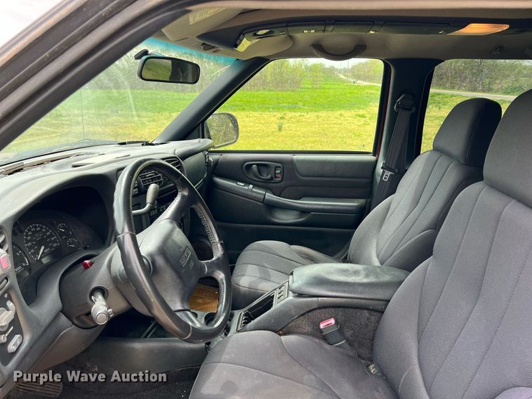 image for item MY9767 2003 GMC Sonoma  Crew Cab pickup truck