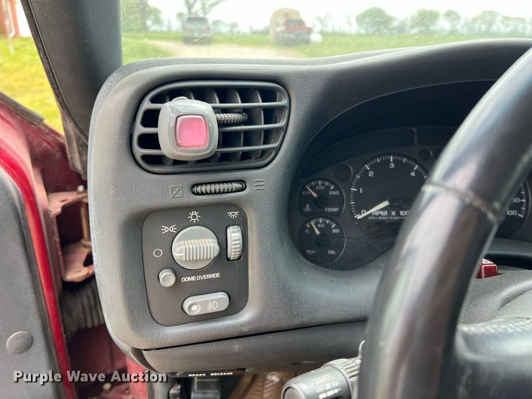 image for item MY9767 2003 GMC Sonoma  Crew Cab pickup truck