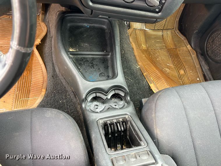 image for item MY9767 2003 GMC Sonoma  Crew Cab pickup truck