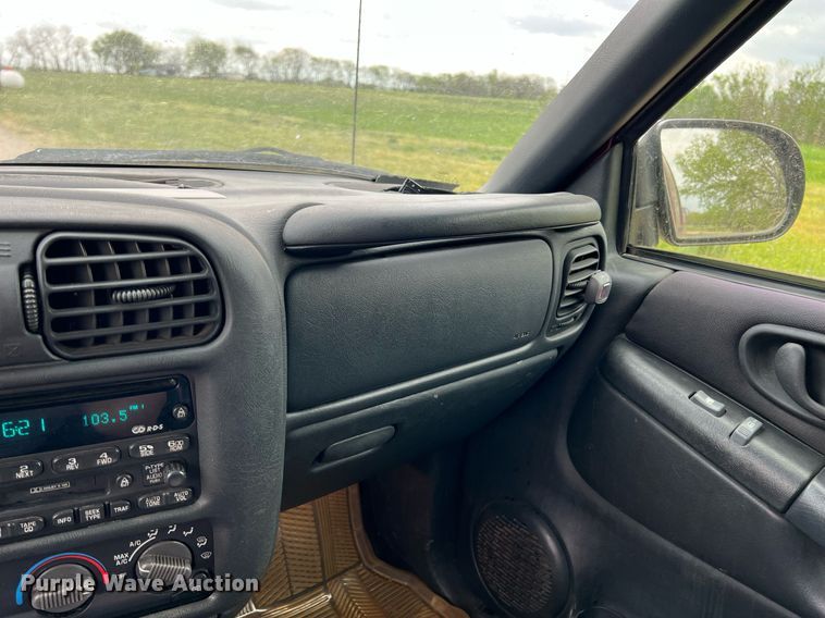 image for item MY9767 2003 GMC Sonoma  Crew Cab pickup truck