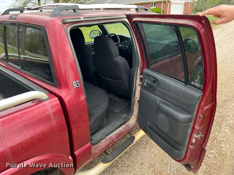 image for item MY9767 2003 GMC Sonoma  Crew Cab pickup truck