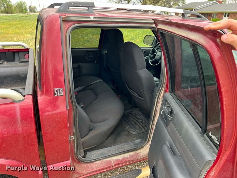 image for item MY9767 2003 GMC Sonoma  Crew Cab pickup truck