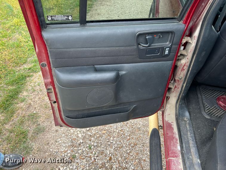 image for item MY9767 2003 GMC Sonoma  Crew Cab pickup truck