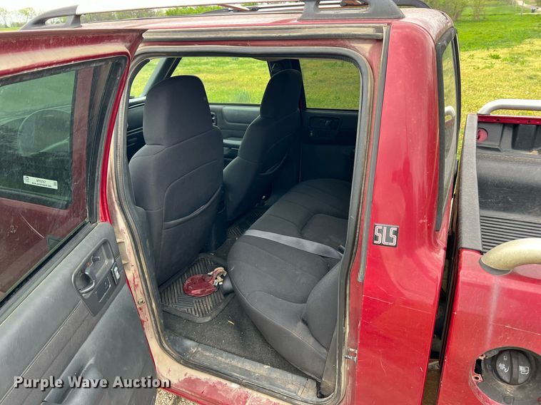 image for item MY9767 2003 GMC Sonoma  Crew Cab pickup truck