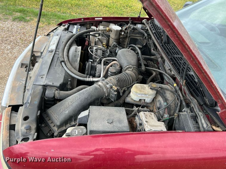 image for item MY9767 2003 GMC Sonoma  Crew Cab pickup truck