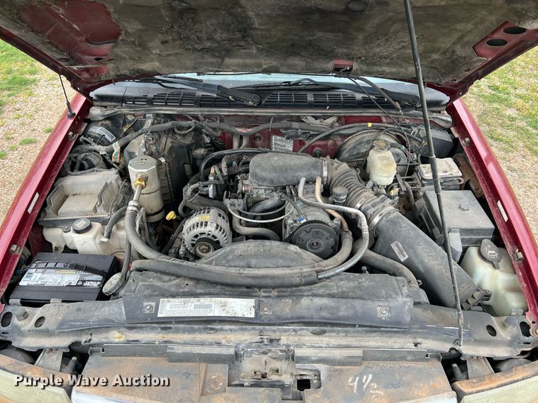 image for item MY9767 2003 GMC Sonoma  Crew Cab pickup truck