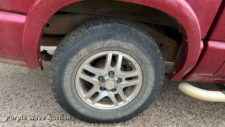 image for item MY9767 2003 GMC Sonoma  Crew Cab pickup truck