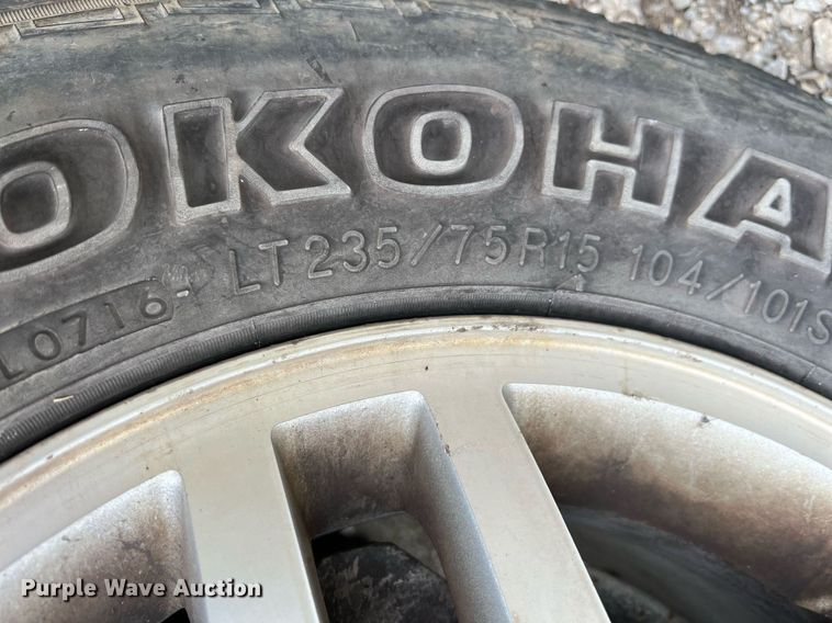 image for item MY9767 2003 GMC Sonoma  Crew Cab pickup truck