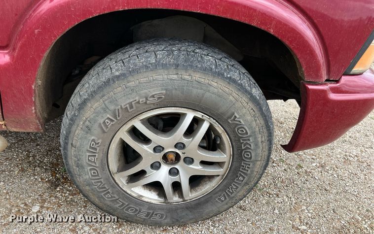 image for item MY9767 2003 GMC Sonoma  Crew Cab pickup truck