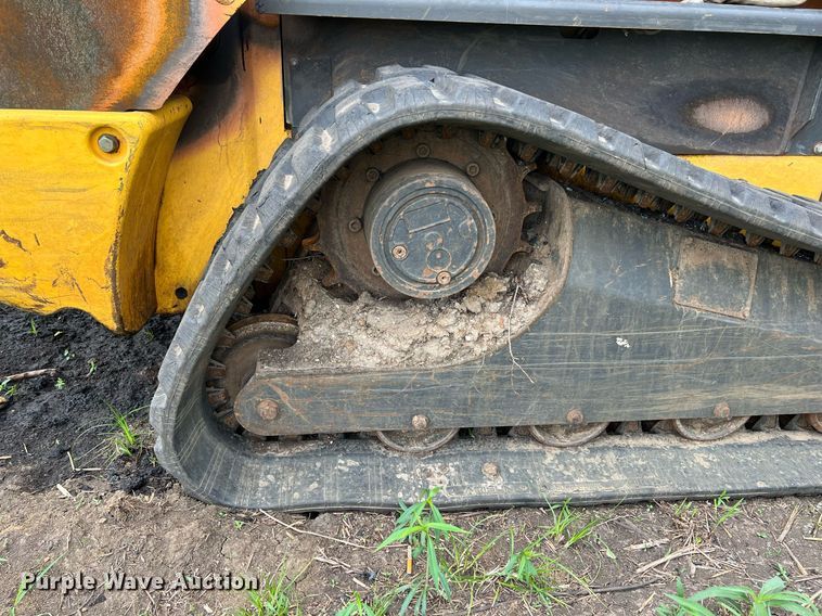 image for item MY9768 2012 New Holland C238  skid steer loader
