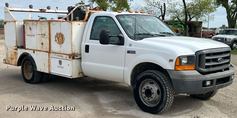 image for item MY9785 1999 Ford F550 Super Duty  utility / service truck