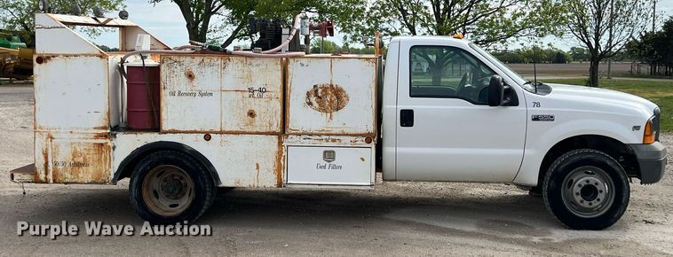 image for item MY9785 1999 Ford F550 Super Duty  utility / service truck