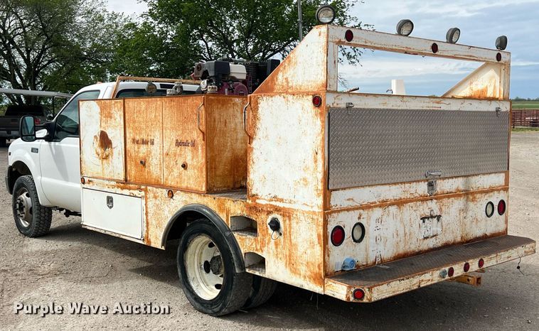 image for item MY9785 1999 Ford F550 Super Duty  utility / service truck