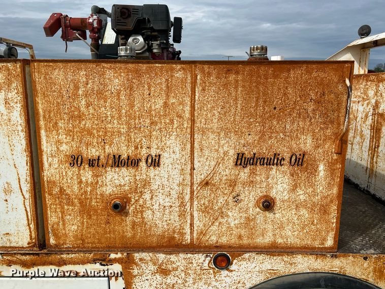 image for item MY9785 1999 Ford F550 Super Duty  utility / service truck