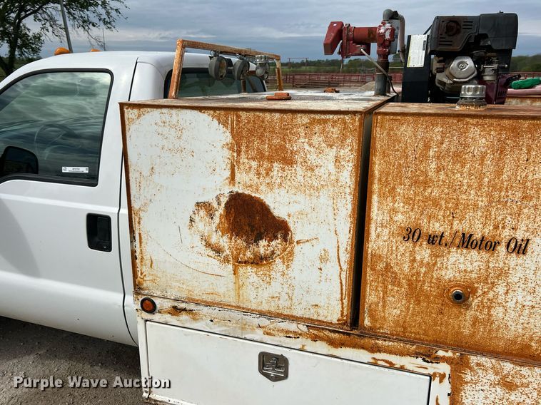 image for item MY9785 1999 Ford F550 Super Duty  utility / service truck