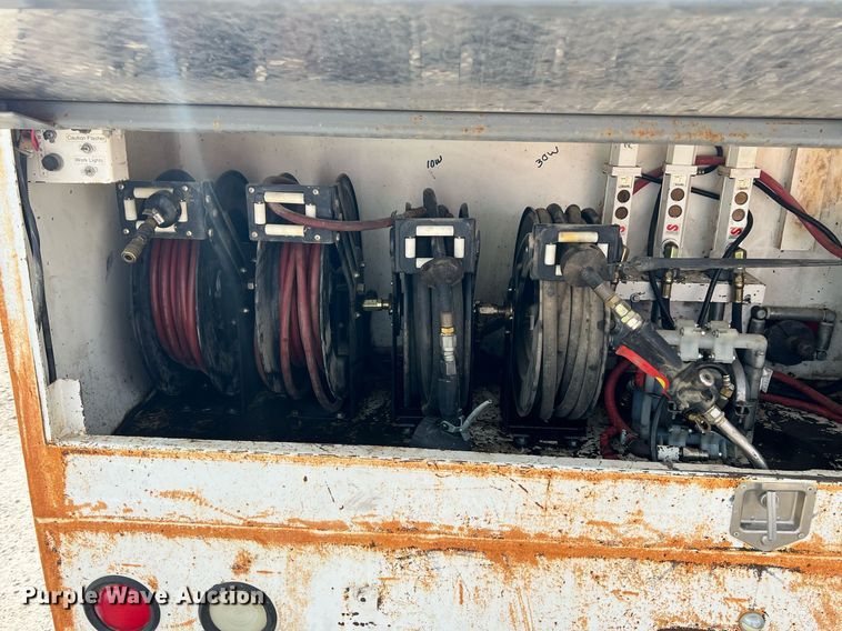 image for item MY9785 1999 Ford F550 Super Duty  utility / service truck