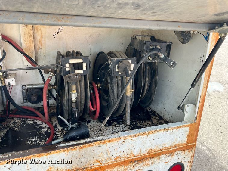 image for item MY9785 1999 Ford F550 Super Duty  utility / service truck