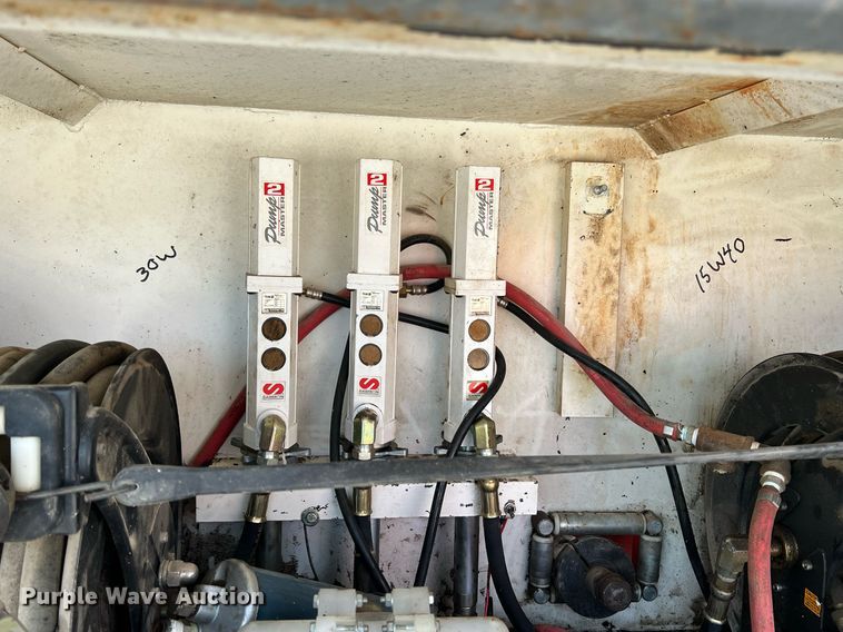 image for item MY9785 1999 Ford F550 Super Duty  utility / service truck