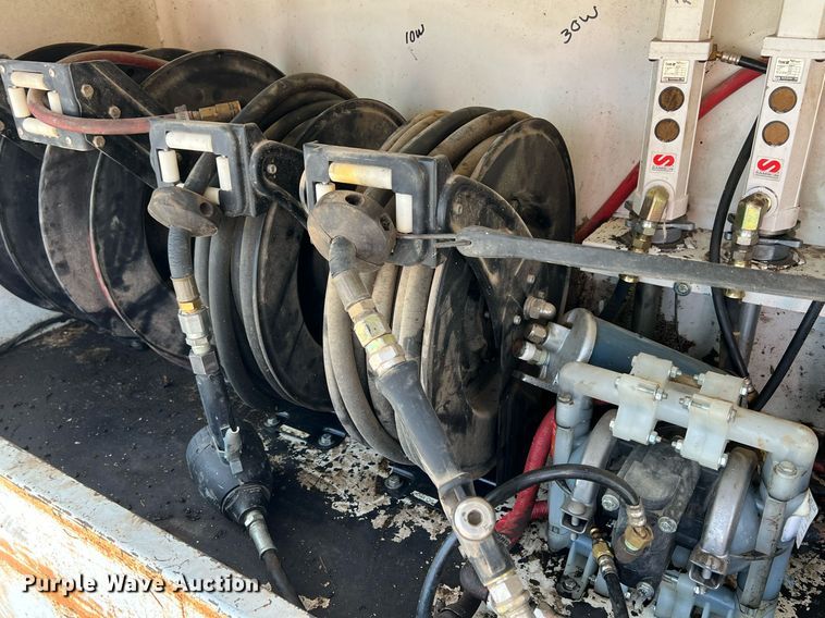 image for item MY9785 1999 Ford F550 Super Duty  utility / service truck