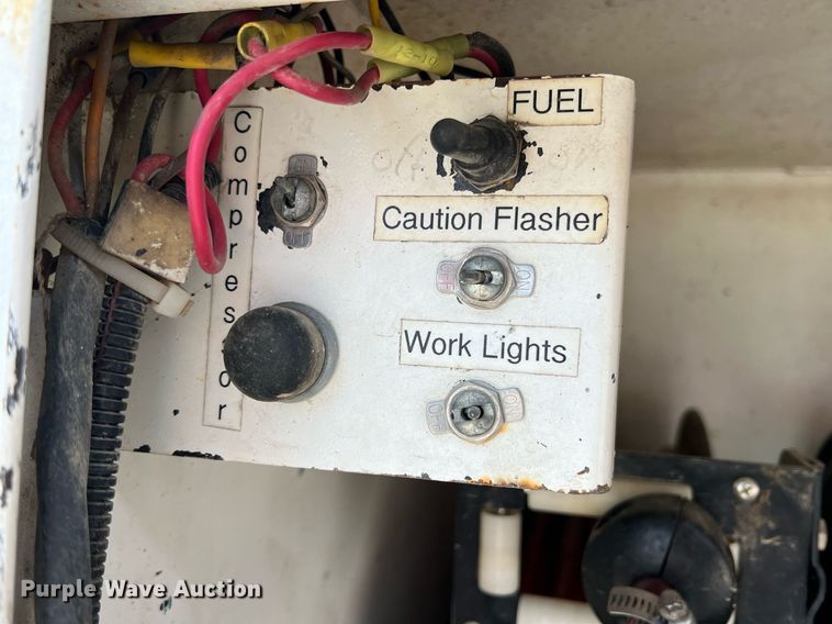 image for item MY9785 1999 Ford F550 Super Duty  utility / service truck