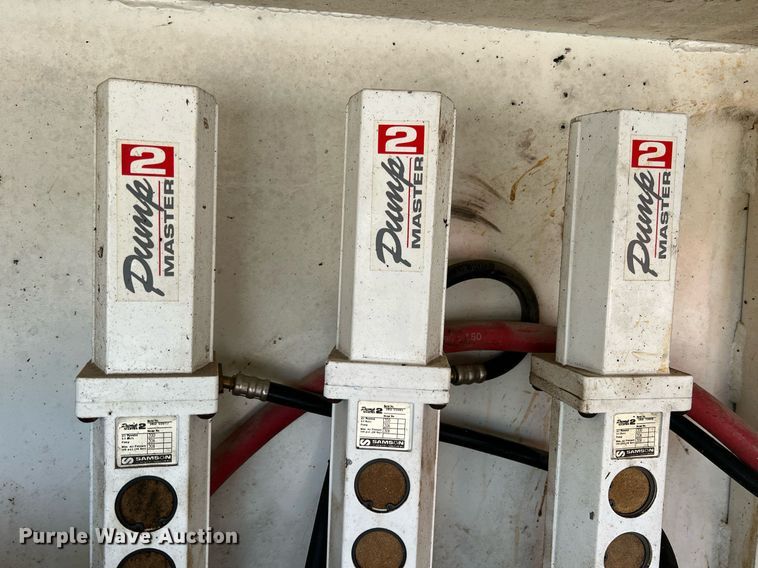 image for item MY9785 1999 Ford F550 Super Duty  utility / service truck