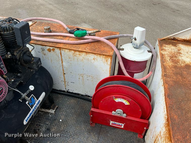 image for item MY9785 1999 Ford F550 Super Duty  utility / service truck