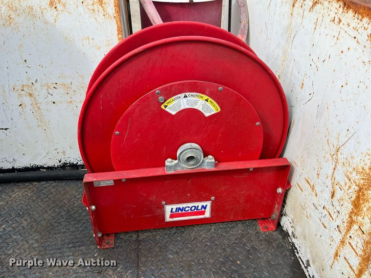 image for item MY9785 1999 Ford F550 Super Duty  utility / service truck