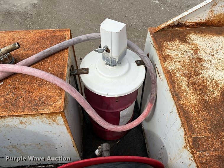 image for item MY9785 1999 Ford F550 Super Duty  utility / service truck