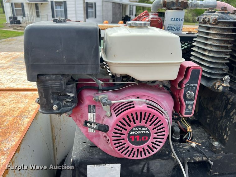 image for item MY9785 1999 Ford F550 Super Duty  utility / service truck