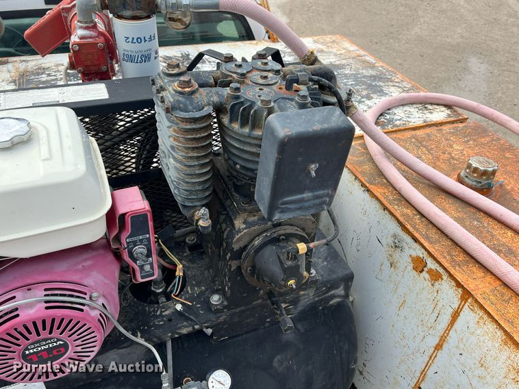 image for item MY9785 1999 Ford F550 Super Duty  utility / service truck