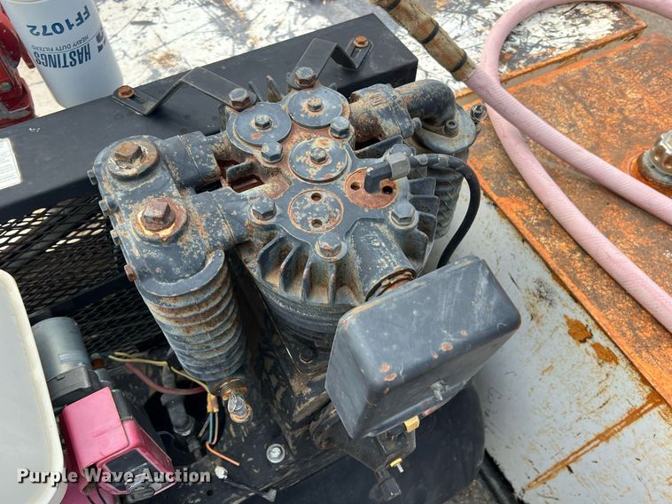 image for item MY9785 1999 Ford F550 Super Duty  utility / service truck