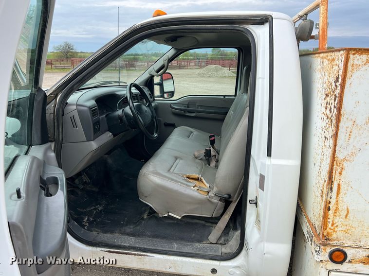 image for item MY9785 1999 Ford F550 Super Duty  utility / service truck