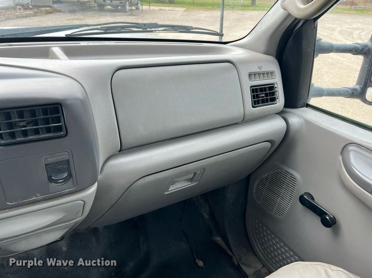 image for item MY9785 1999 Ford F550 Super Duty  utility / service truck