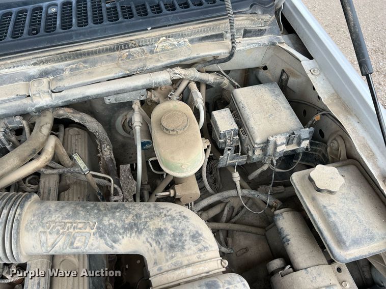 image for item MY9785 1999 Ford F550 Super Duty  utility / service truck