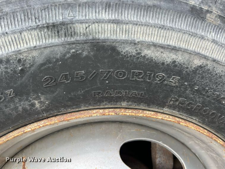 image for item MY9785 1999 Ford F550 Super Duty  utility / service truck