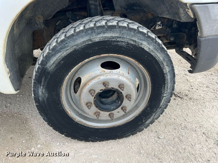 image for item MY9785 1999 Ford F550 Super Duty  utility / service truck