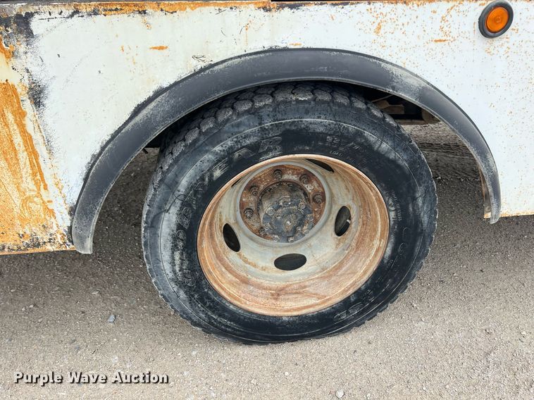 image for item MY9785 1999 Ford F550 Super Duty  utility / service truck