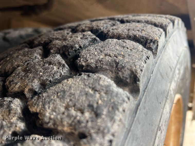 image for item MY9785 1999 Ford F550 Super Duty  utility / service truck