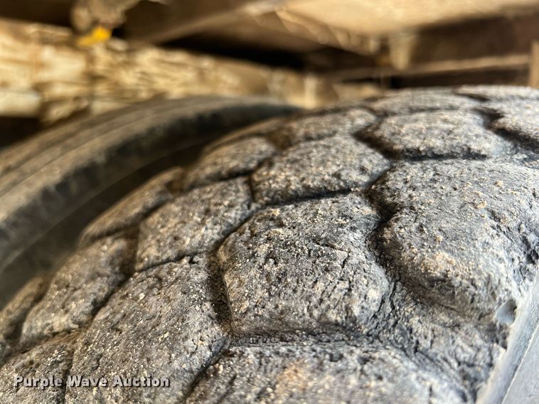 image for item MY9785 1999 Ford F550 Super Duty  utility / service truck