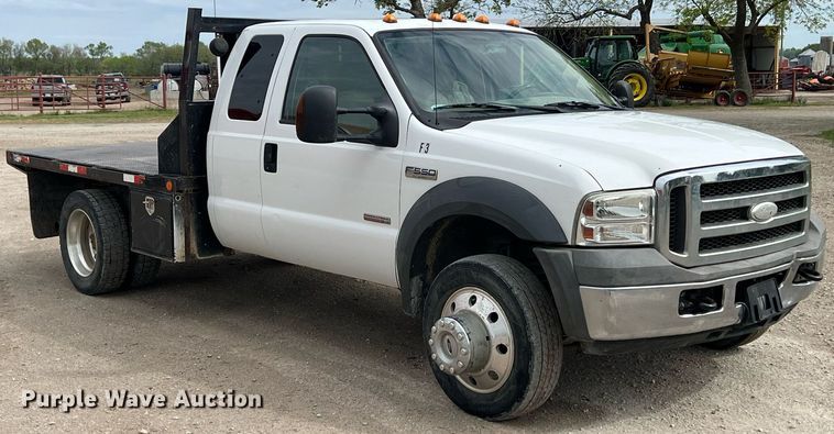 image for item MY9787 2005 Ford F550 Super Duty  SuperCab flatbed truck