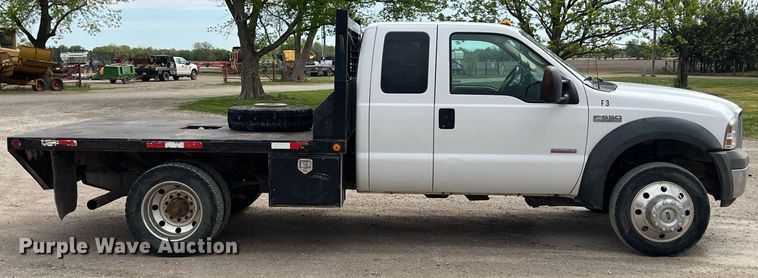image for item MY9787 2005 Ford F550 Super Duty  SuperCab flatbed truck