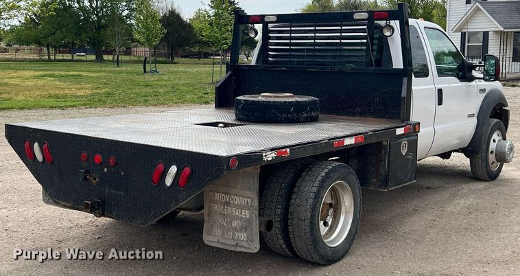 image for item MY9787 2005 Ford F550 Super Duty  SuperCab flatbed truck