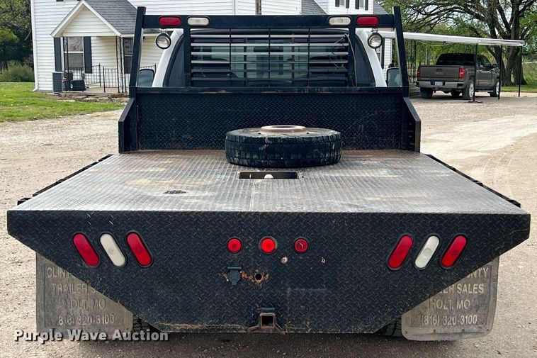 image for item MY9787 2005 Ford F550 Super Duty  SuperCab flatbed truck