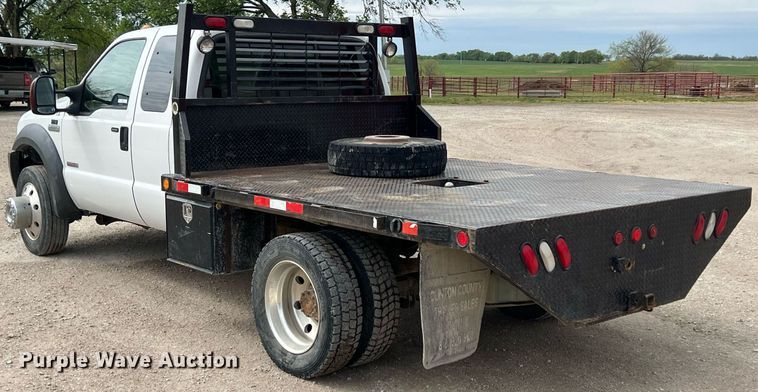 image for item MY9787 2005 Ford F550 Super Duty  SuperCab flatbed truck