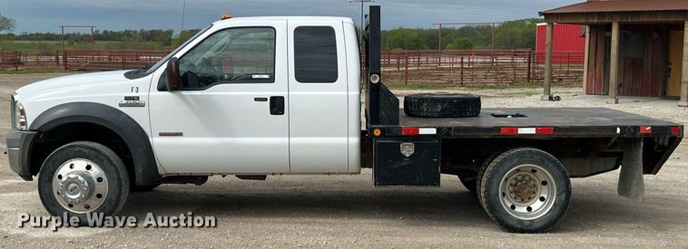 image for item MY9787 2005 Ford F550 Super Duty  SuperCab flatbed truck