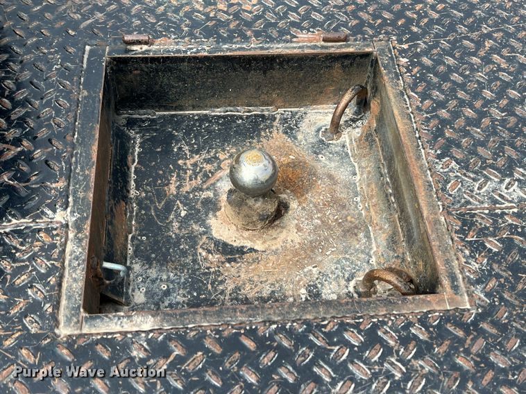 image for item MY9787 2005 Ford F550 Super Duty  SuperCab flatbed truck