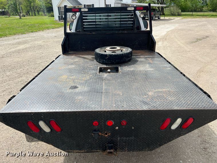 image for item MY9787 2005 Ford F550 Super Duty  SuperCab flatbed truck