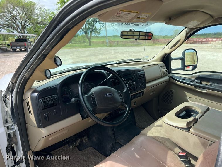 image for item MY9787 2005 Ford F550 Super Duty  SuperCab flatbed truck